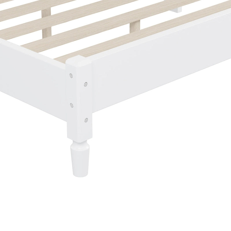 Lit plateforme Queen en bois avec tête de lit en rotin et base arquée