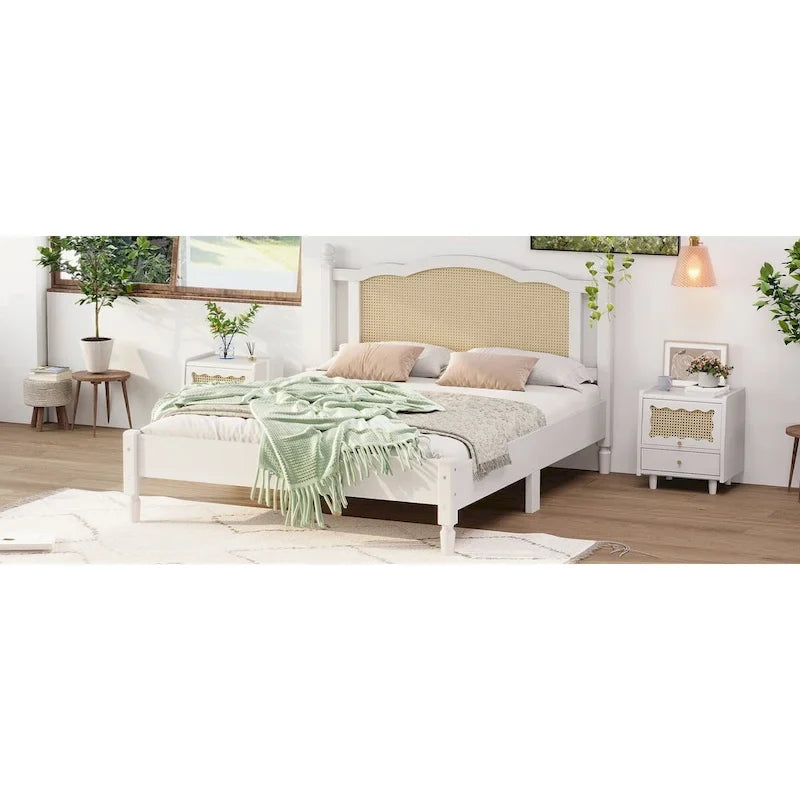Lit plateforme Queen en bois avec tête de lit en rotin et base arquée