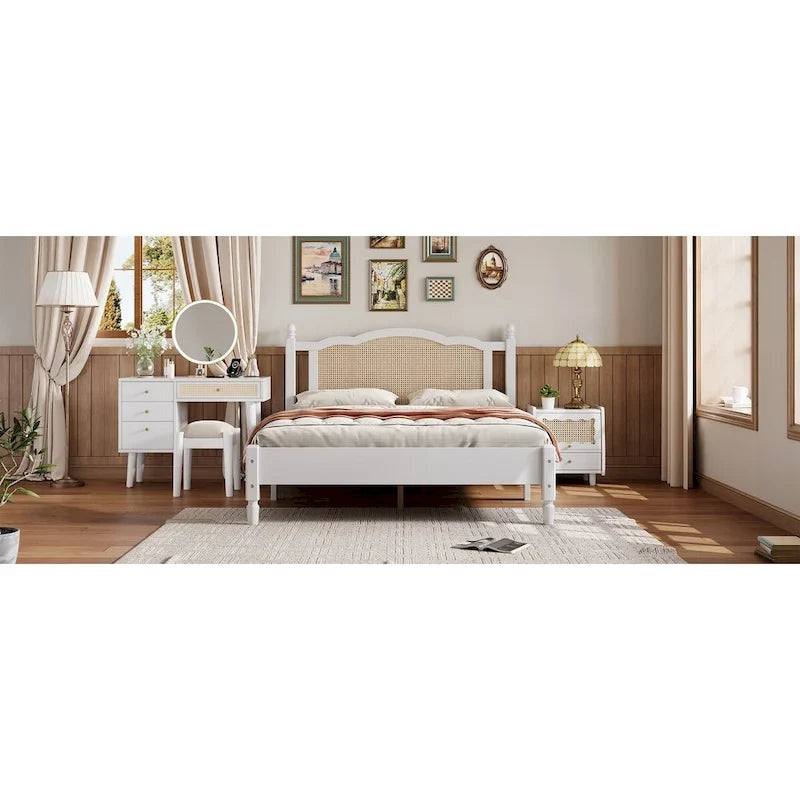 Lit plateforme Queen en bois avec tête de lit en rotin et base arquée