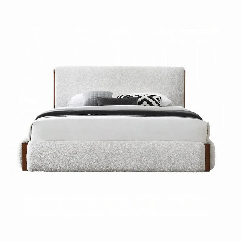 Lit plateforme King avec tête de lit haute, bouclette blanche et cadre en bois de noyer