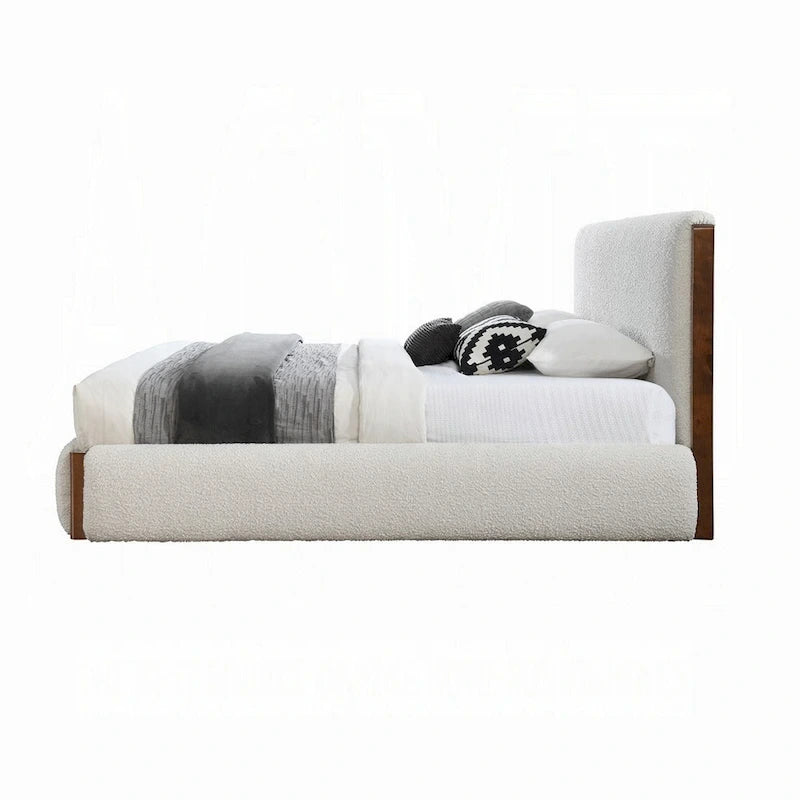 Lit plateforme King avec tête de lit haute, bouclette blanche et cadre en bois de noyer