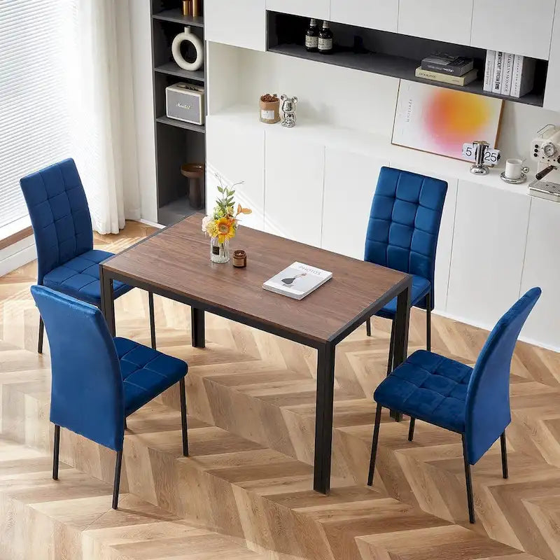 Chaise de salle à manger en velours à dossier haut avec design en queue d'hirondelle et pieds en métal doré