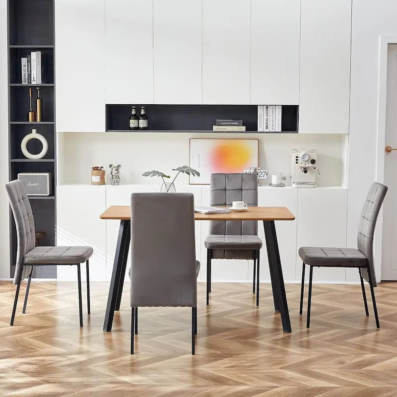 Chaise de salle à manger en velours à dossier haut avec design en queue d'hirondelle et pieds en métal doré