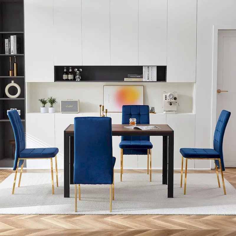 Chaise de salle à manger en velours à dossier haut avec design en queue d'hirondelle et pieds en métal doré